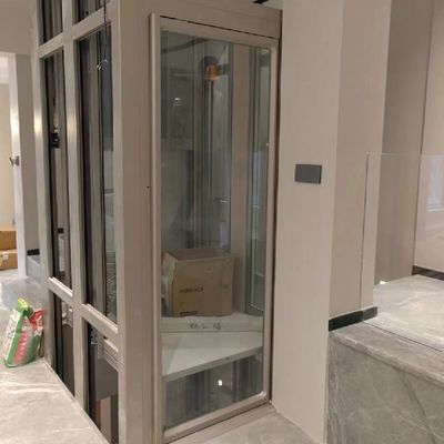 Aanpasbare tractieliften voor thuis met veiligheidssensoren en automatische deuren
