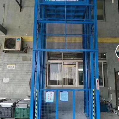 Stabiel pakhuis vrachtlift met verbeterde 3-fasen kracht en veiligheidskenmerken