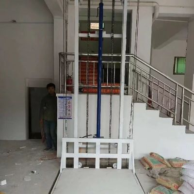 Noodstop Vrachtplatform Lift Op maat gemaakte kleine vrachtlift